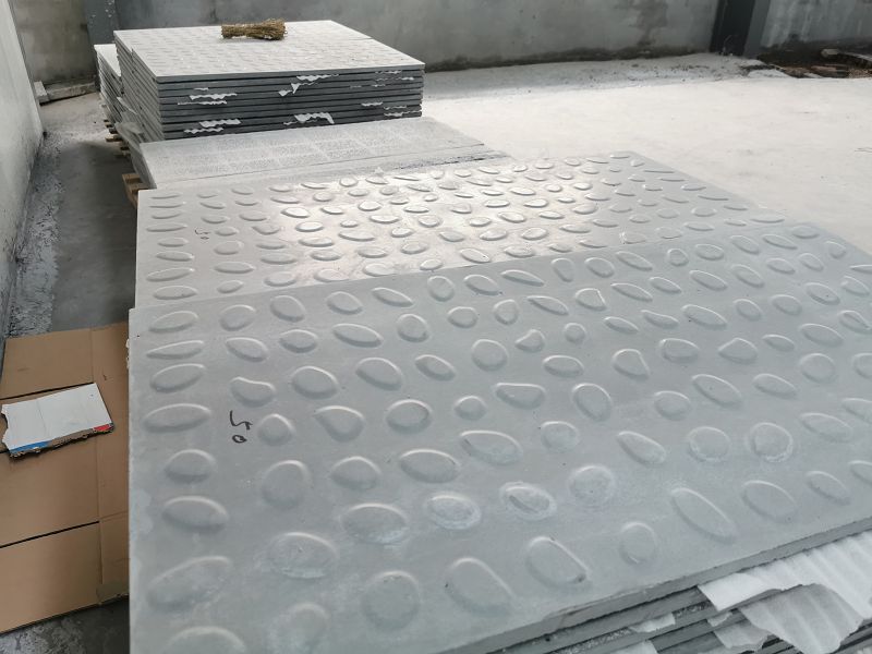 所有的高鐵都有護欄嗎?