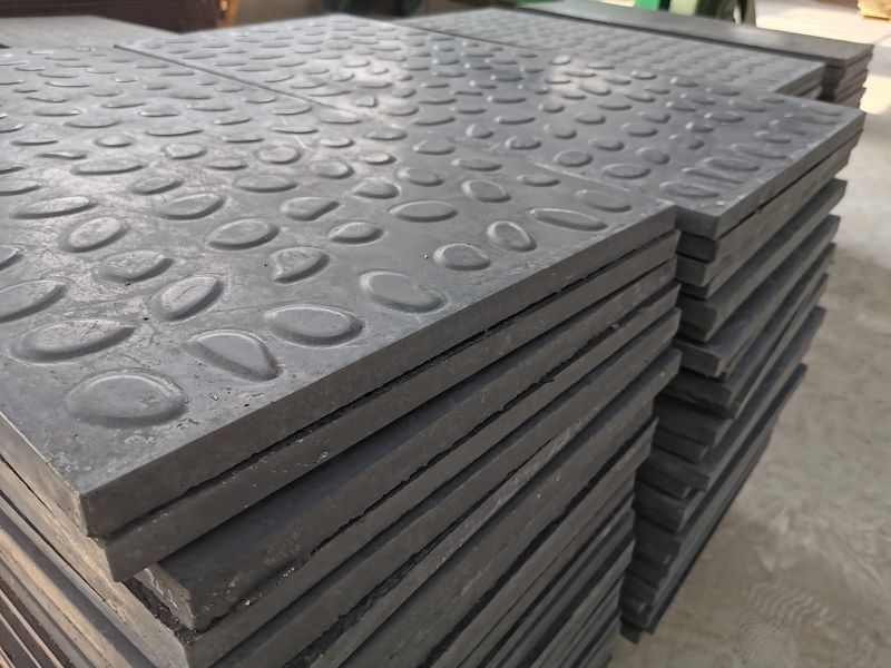 詳細鋼格柵尺寸表或詳細的鋼格柵鋪設圖紙