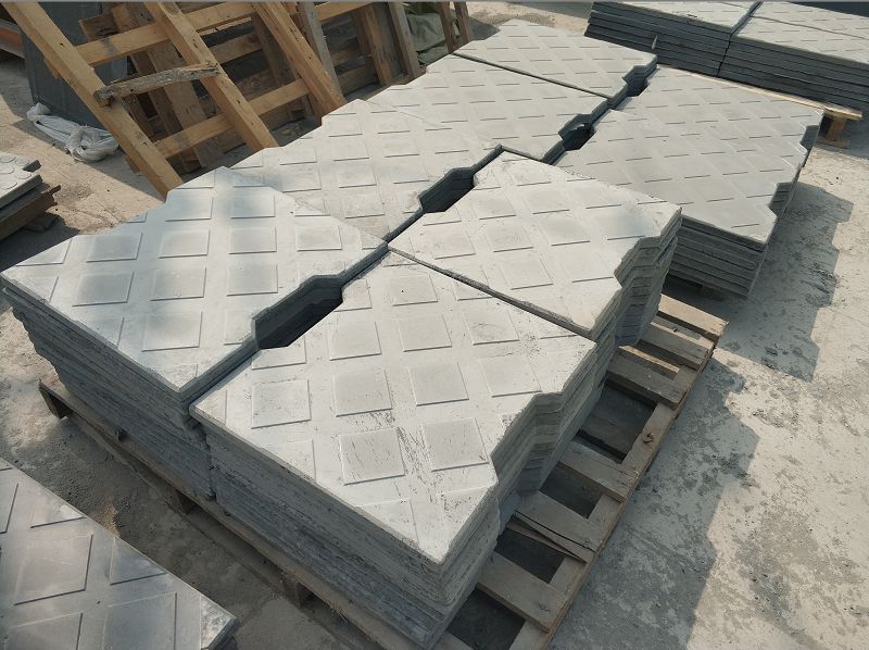 建設中電纜溝蓋板的保護